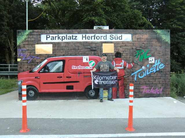 010. Graffiti Parkplatz Herford Süd.jpg