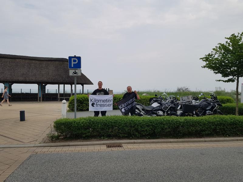 D, Haffkrug, Motorradparkplatz Strandallee 20180602 54.050101 10.751545 (1).jpg