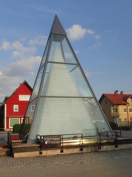 Zwiesel-Kristallglaspyramide.JPG