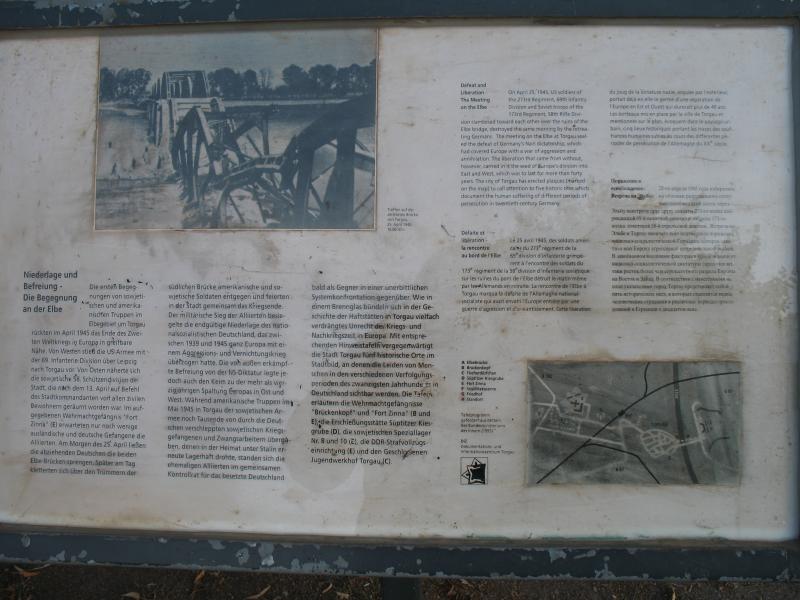 Denkmal der Begegnung sowjetischer und US-amerkanischer Truppen WW II, Torgau2.JPG