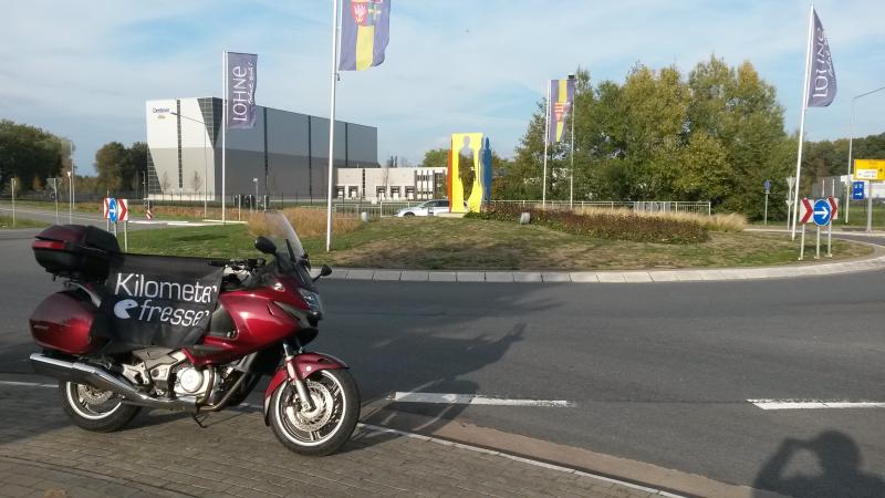 Skulptur Jede Menge Leute, Lohne, N52.659927, 8.193232.jpg