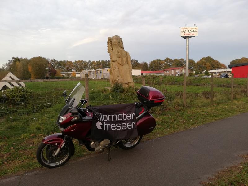 Skulptur am Kreisverkehr, Thuine, N52.501596, E7.479689.jpg