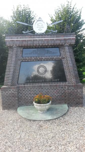 Schifferdenkmal, Westrhauderfehn2.jpg