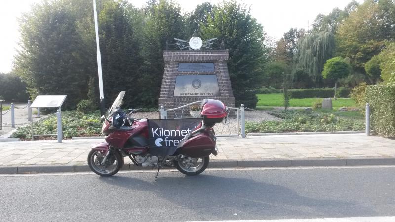 Schifferdenkmal, Westrhauderfehn, N53.133671, 7.574348.jpg