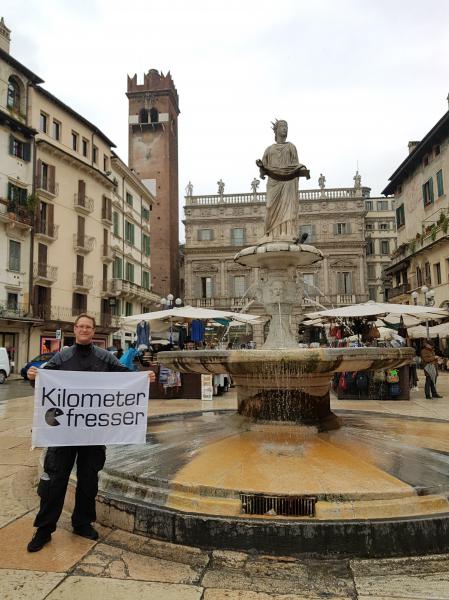 IT, Verona, Piazza Erbe, Fontana Madonna Verona, 20180329 45.443159, 10.997139.jpg
