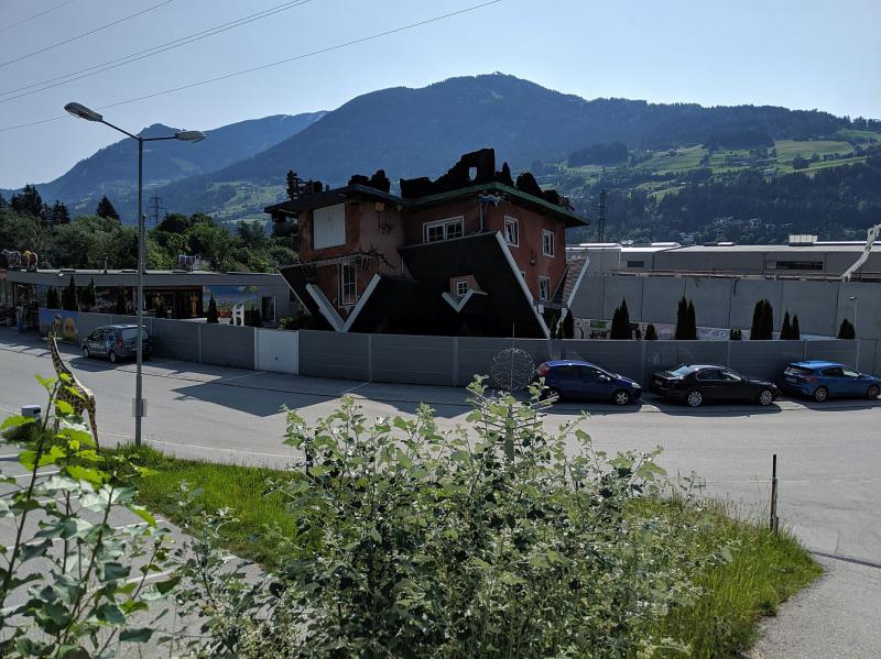 MVIMG_20190605_095229_HausstehtKopf1.jpg