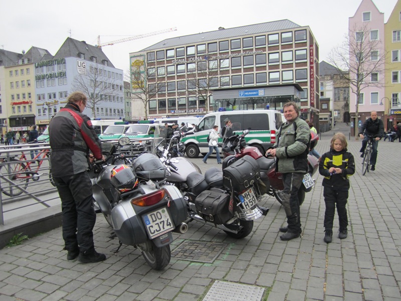 Parplatz Köln mit "grünen" Parkplatzwächtern