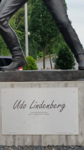 Udo Lindenberg Statue, Gronau, N52.207054, E7.040256 (3).jpg