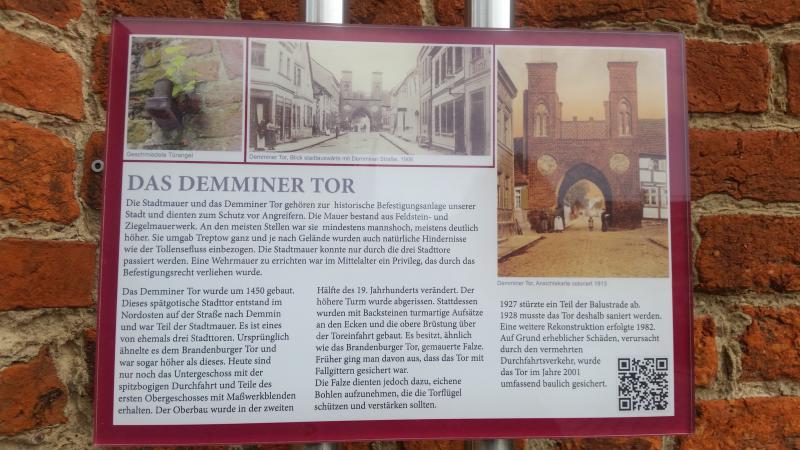 Das Demminer Tor, Altentreptow, N53.695347, E13.251057.jpg