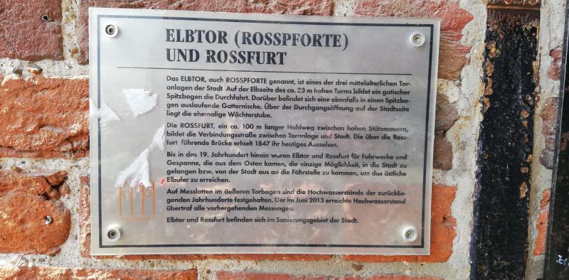 Elbtor-Tangermünde, N52.546871, E11.991096.jpg