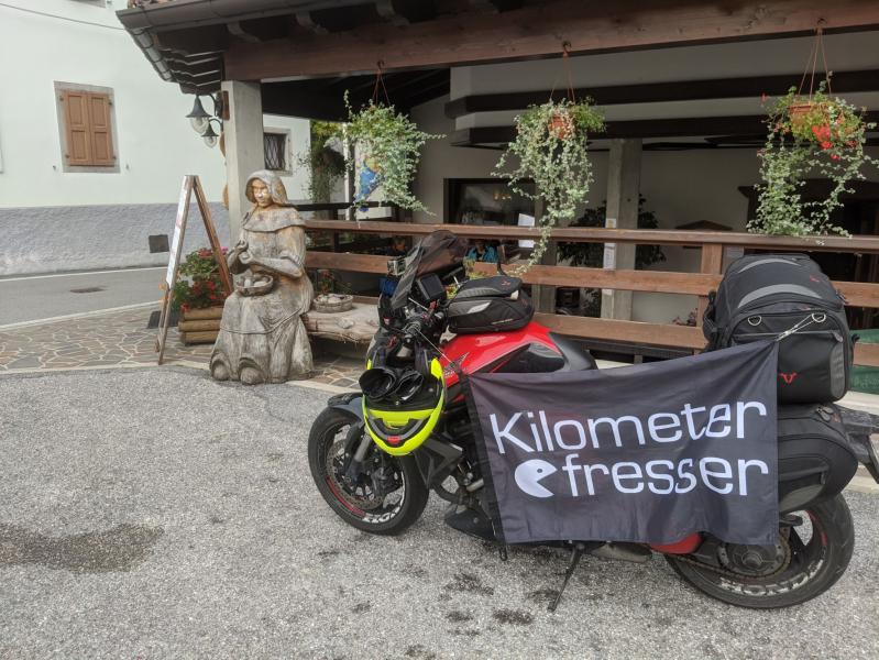 Skulptur am Hotel Negro-1.jpg