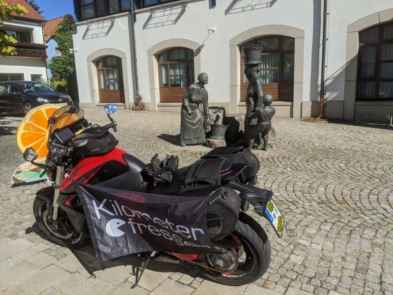 Rathausplatz Hülben.jpg