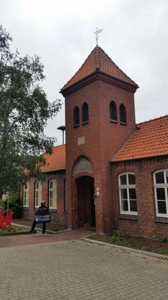 Schulmuseum Folmhusen, N53.172859, E7.477466 (2).jpg