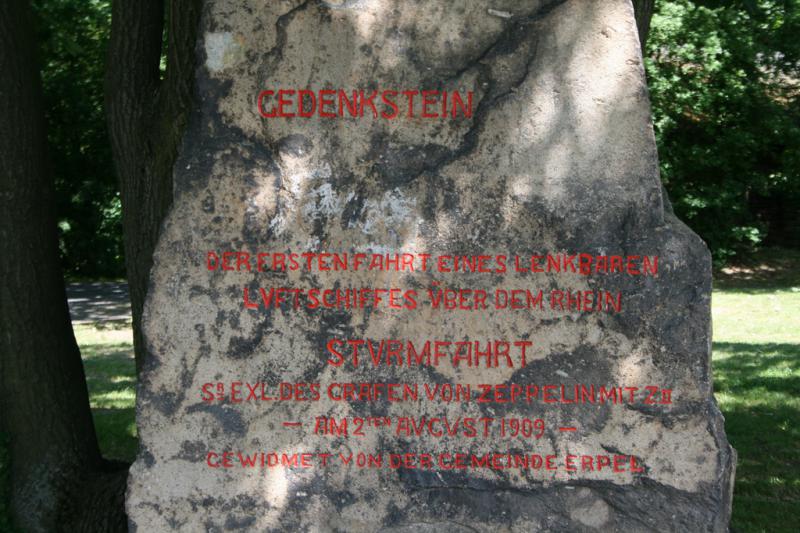 Gedenkstein_Zeppelin_Erpeler_Ley_20090530.jpg