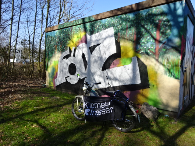 017. Graffiti am Trafohaus.JPG