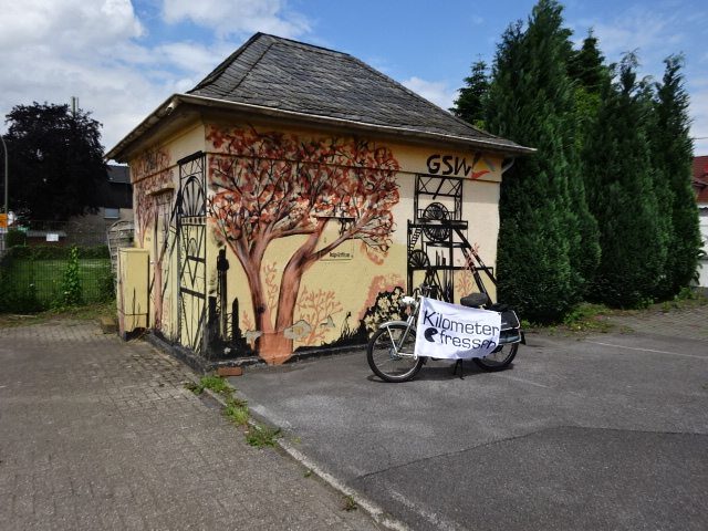 037. Graffiti am Trafohaus.JPG