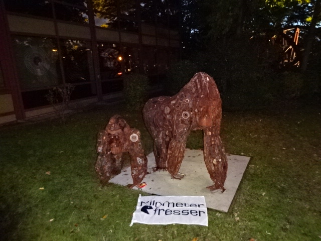 017. Skulptur Gorilla.JPG
