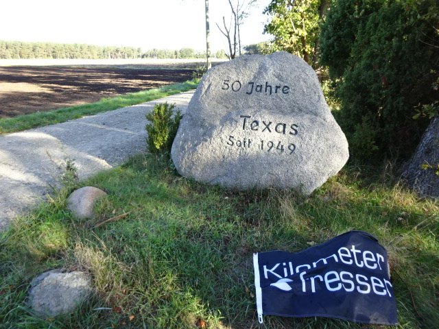 022.1 Jubiläumsstein in Gross Oesingen.JPG