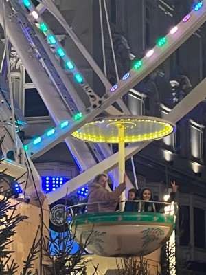 Betty mit den Kids im Riesenrad