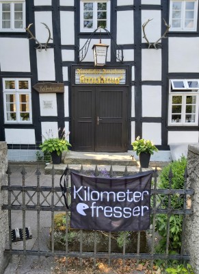 Fürstliches Forsthaus Kreuzkrug Schlangen.jpg