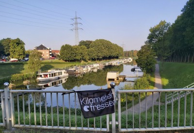 Sportboothafen im Unterwasser der alten Schachtschleuse Henrichenburg von 1914.jpg