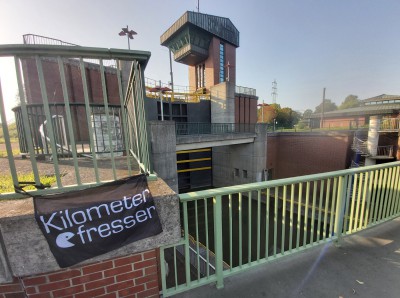 Neue Schachtschleuse von 1989 Waltrop.jpg