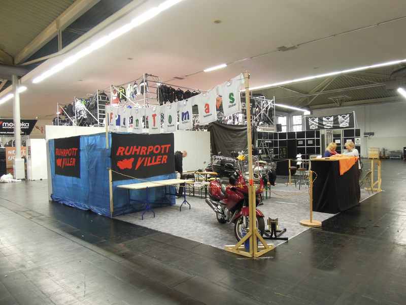 Alles fertig zum Start.<br />2 Tage zum Aufbau und der Stand steht, den unsere Sammeltaxis Wolfgang und Ingo in den Tagen zuvor eingesammelt haben.