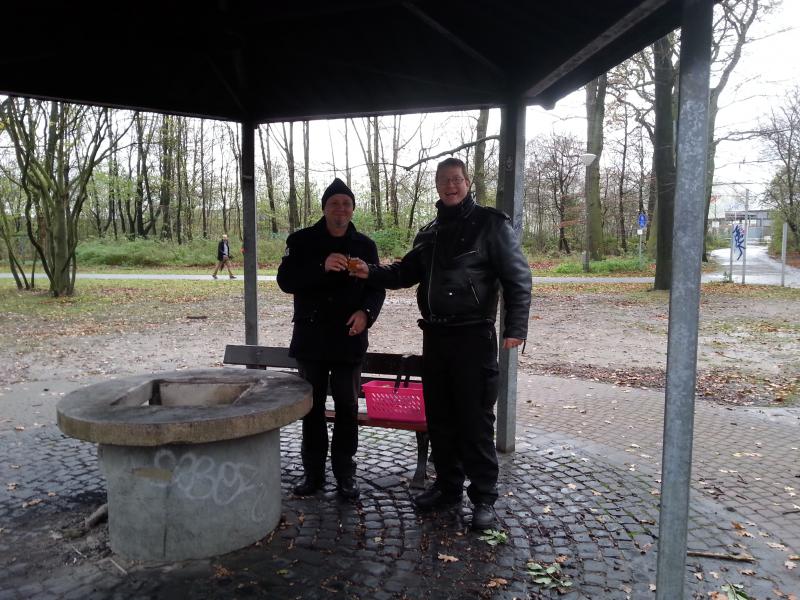 Adventskalenderleerung mit Günni und Bender