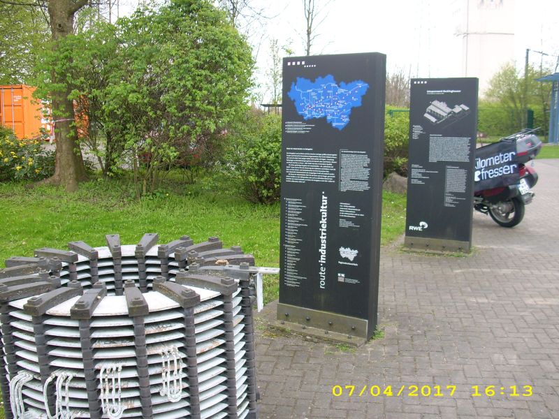Umspannwerk Recklinghausen_ N51.56161, E7.20884_kl.jpg
