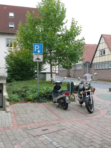 Motorradparkplatz Hameln Wendestraße 10.JPG