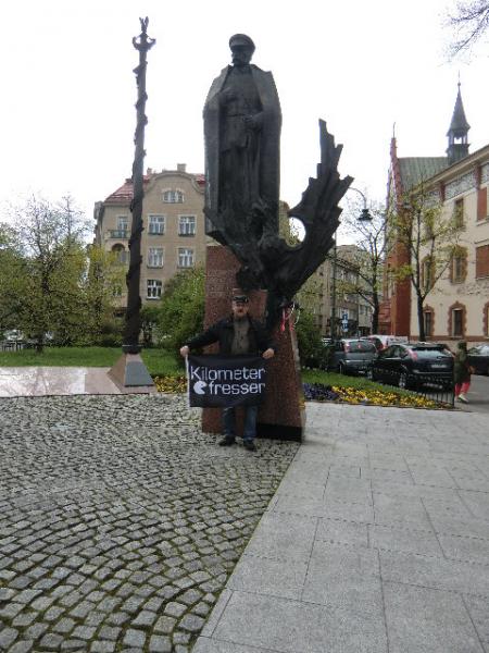 78.1 Denkmal JPC in Krakau.jpg