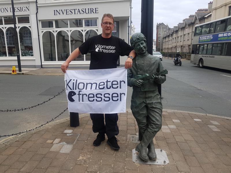 IOM,Douglas, George Formby Statue.jpg