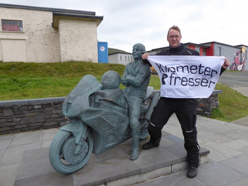 IOM, Bungalow, Joe Dunlop Statue.JPG